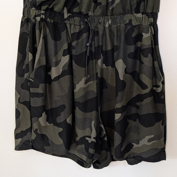 Old Navy Women's Jersey Army Camo Tiebelt Short Romper Size L Green Stretchy EUC - Picture 4 of 9
